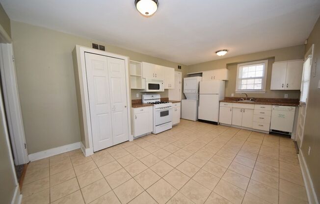 2 beds, 1 bath, $1,450