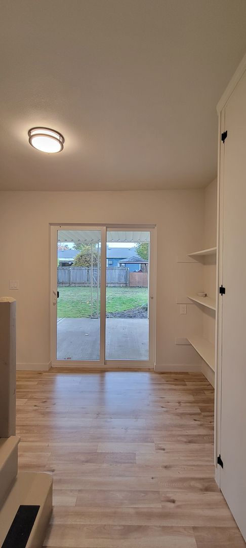 3 beds, 1 bath, $2,200