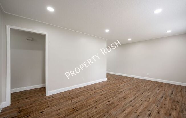7736 HOLIDAY HLS CIR