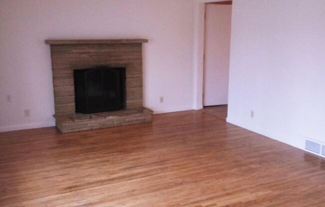 3 beds, 1 bath, $1,395