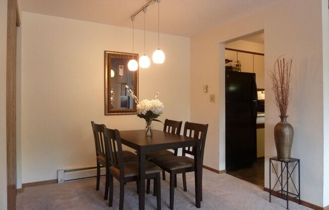 $1,095 | 2 Bedroom, 1 Bathroom Apartment | Cat Friendly* | Available for August 1st, 2026 Move In!