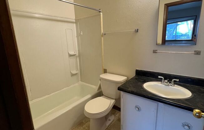 1 bed, 1 bath, 430 sqft, $825, Unit 807-13