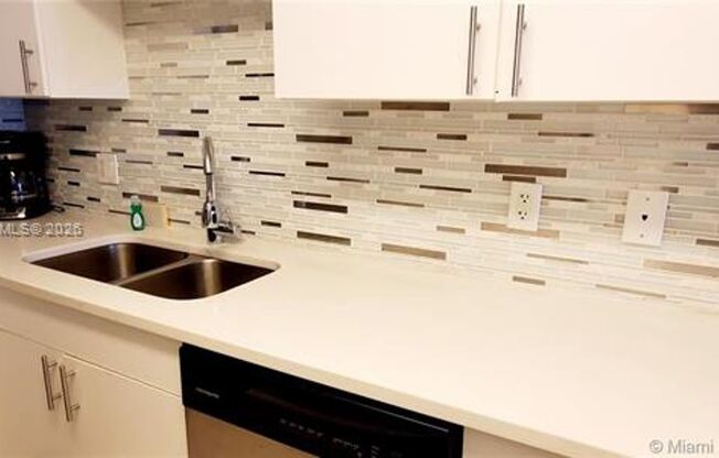 2 beds, 2 baths, $3,600, Unit # 1203