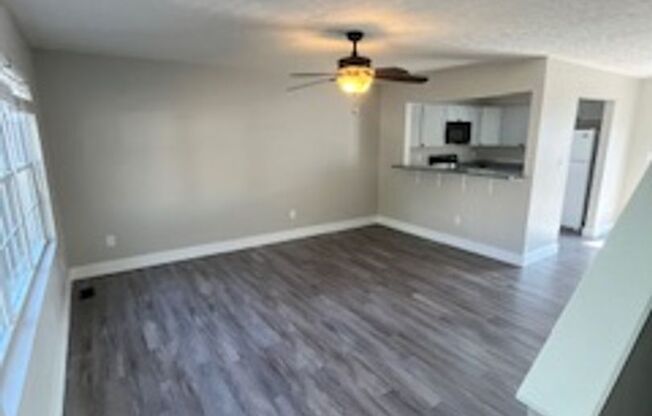 3 beds, 2.5 baths, 1,350 sqft, $1,450, Unit 1462 West Rockcrest Drive