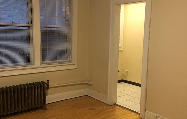 Studio, 1 bath, $895, Unit 4