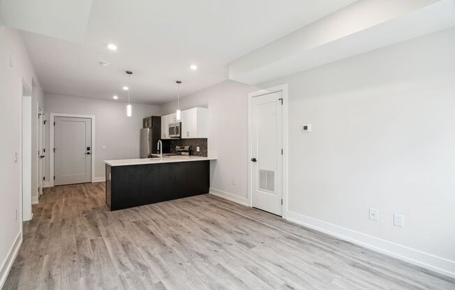 1 bed, 1 bath, 593 sqft, $1,595, Unit C07