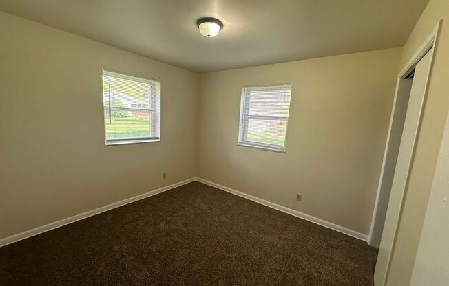2 beds, 1 bath, 926 sqft, $935, Unit B15
