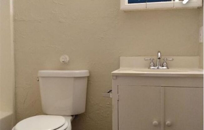 Cozy 2 Bed, 2 Bath Home in Vibrant Old East Dallas