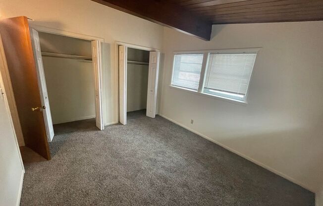 2 beds, 1 bath, 1,100 sqft, $1,300, Unit 918 Maybelle NE