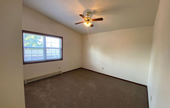 2 beds, 1 bath, $1,175, Unit 1966-7