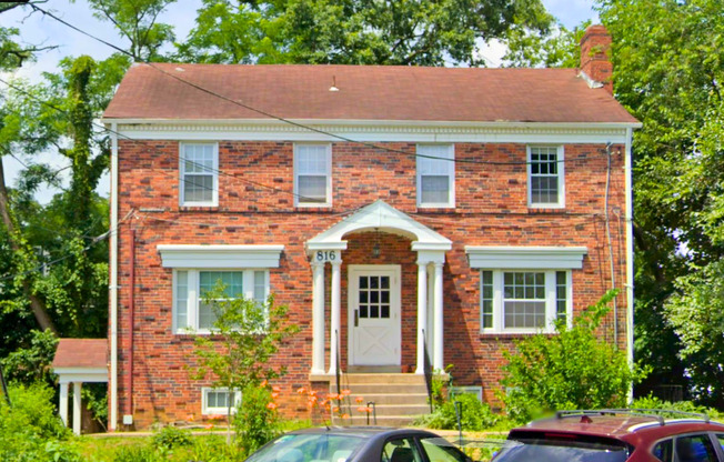 Beautifully Updated Apartments in a Quiet Garden-Style Building
