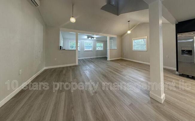 2 beds, 1 bath, 1,072 sqft, $1,795