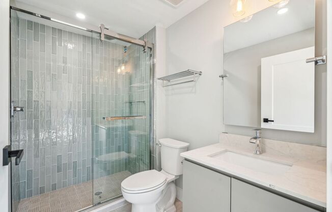 2 beds, 1 bath, $2,700, Unit 206