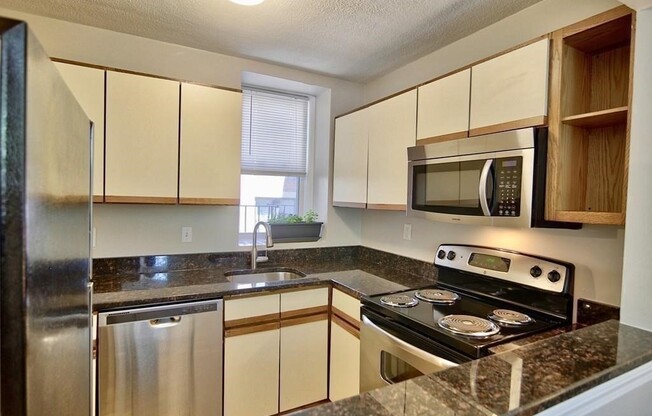 1409 COMMONWEALTH AVE