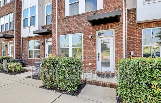 228 PARKWOOD AVE