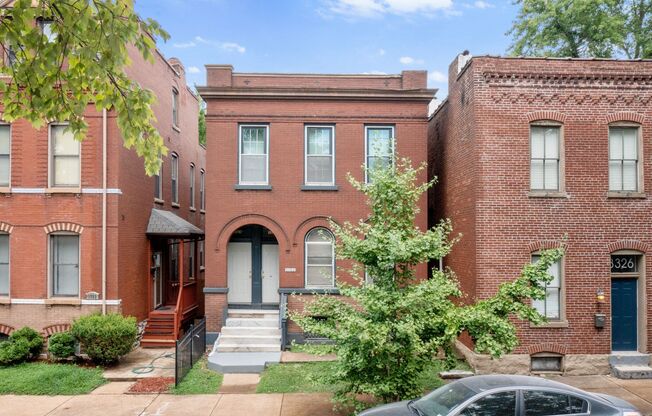 1st Floor 2-bedroom under $1,000/m in Benton Park, Pet-friendly, Off-street parking, Laundry, and more