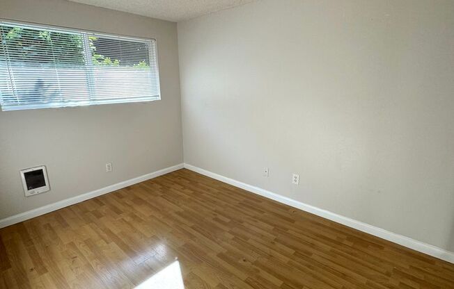 4007 - 4009 SE 33rd Place