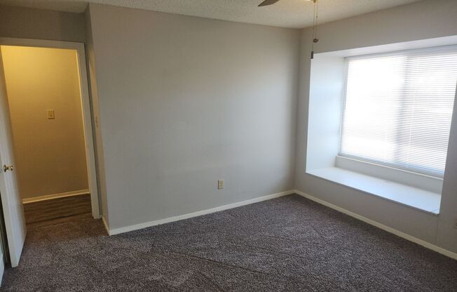 2 beds, 1 bath, $1,250, Unit C