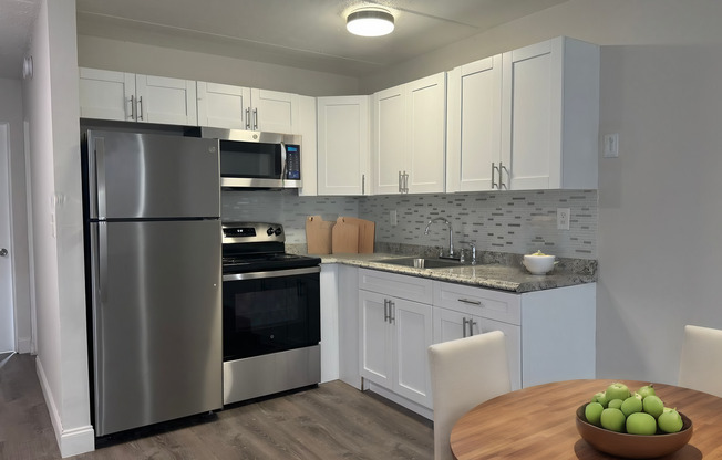 1 bed, 1 bath, 700 sqft, $1,600