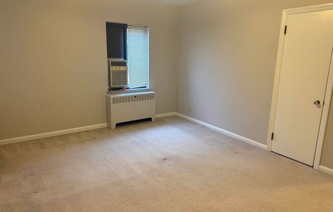 1 bed, 1 bath, $850, Unit 2