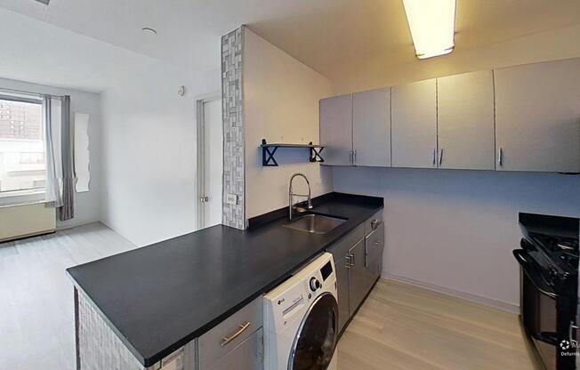 2 beds, 2 baths, $4,100, Unit 8J