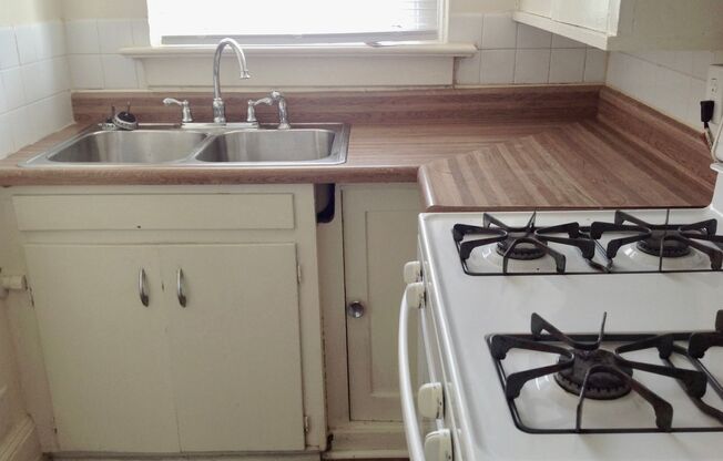 1 bed, 1 bath, 650 sqft, $810, Unit 527-8