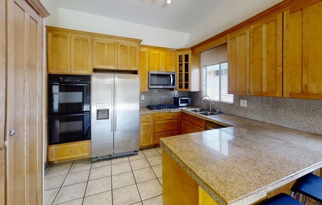 4BR/2BA house with View, private yard!