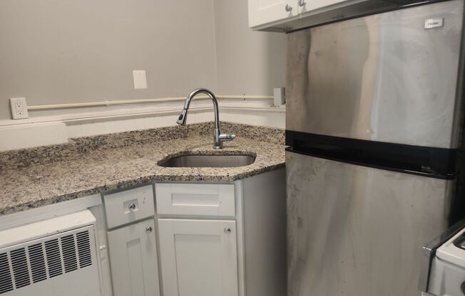 Studio, 1 bath, $1,195, Unit 3B