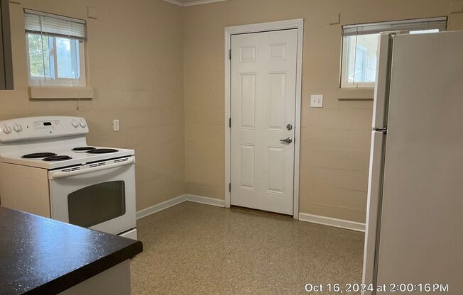 2 beds, 1 bath, 750 sqft, $1,195, Unit 05200-11