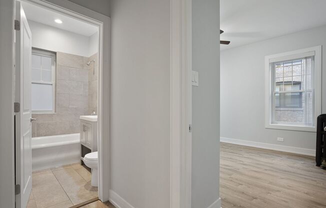 3 beds, 1 bath, 850 sqft, $2,500, Unit 6948-1