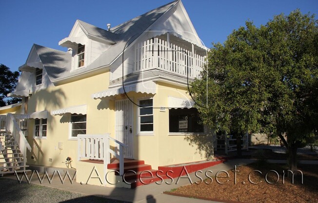 Charming 1 Bed/1 Bath Bottom Unit In The Heart Of Lake Elsinore!
