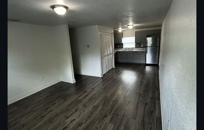 2 Bedroom, 1 Bathroom Home!