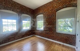 2 beds, 1 bath, $1,195