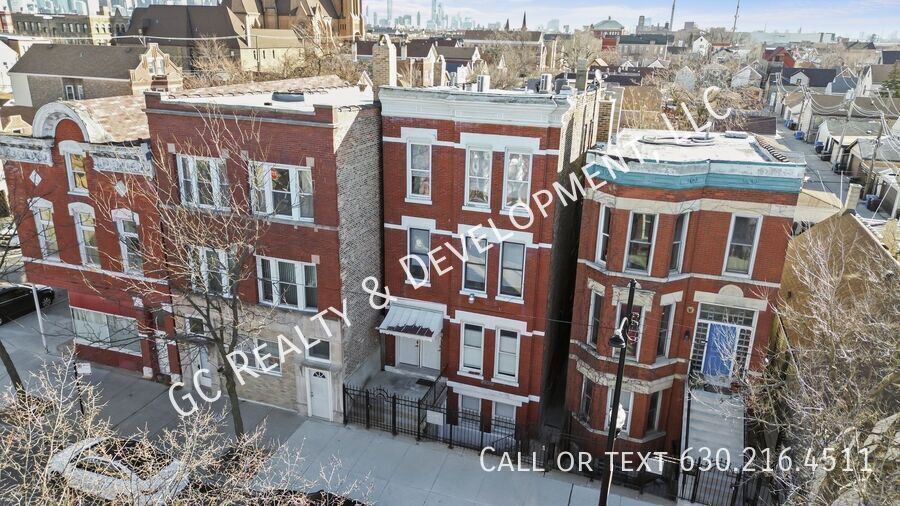2307 S LEAVITT ST