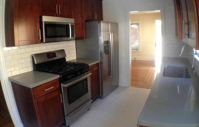 1 bed, 2 baths, 530 sqft, $2,995