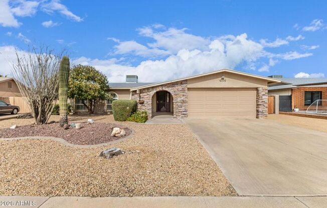 4334 W Barbara Ave, Glendale - Spacious 3 bed, 2 bath , awesome backyard