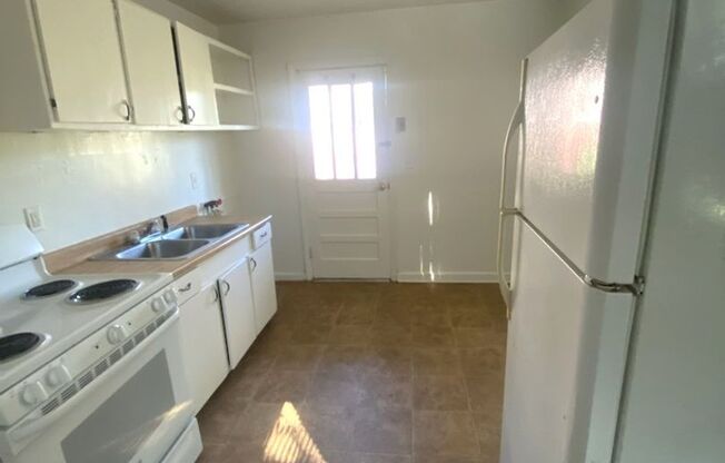 2 beds, 1 bath, 750 sqft, $575, Unit 815