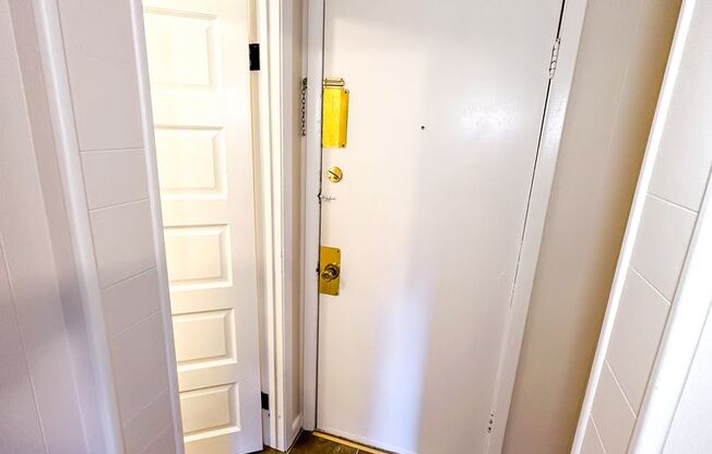 Studio, 1 bath, 326 sqft, $1,395, Unit 04