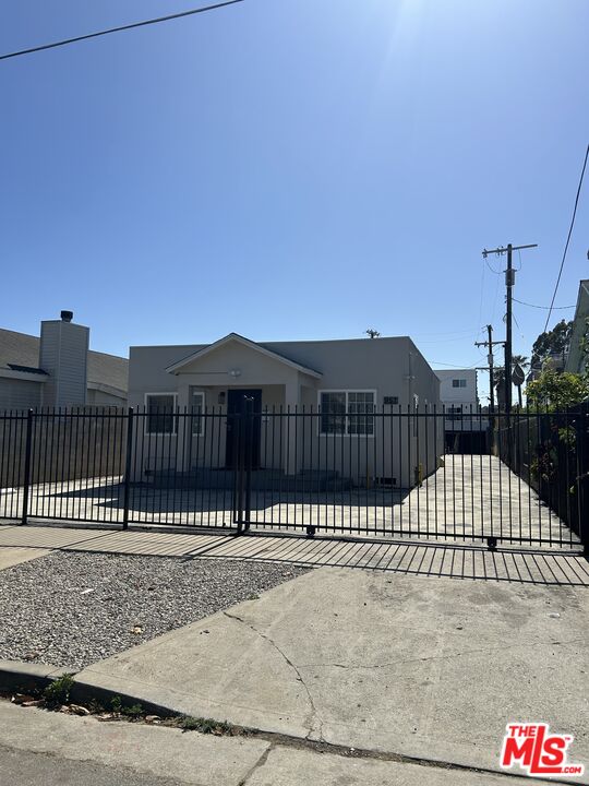 957 N ARDMORE AVE