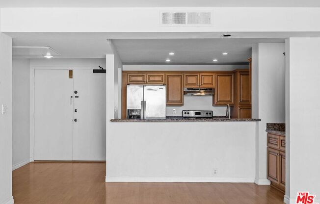 2 beds, 2 baths, 1,071 sqft, $4,100, Unit 801