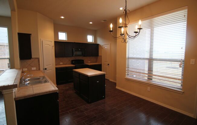 3/2.5/2 Duplex Located Minutes Away from Creekside Shopping Center!  Fenced in Backyard /NBISD