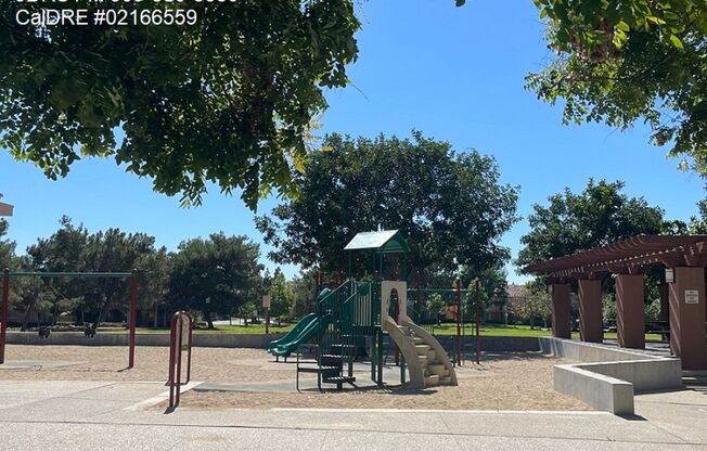 Gated 2 Bedroom Townhome in Irvine