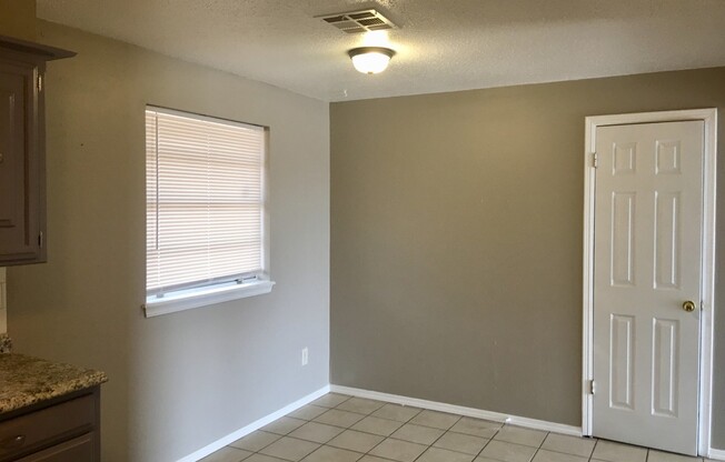 3 beds, 1 bath, $1,100