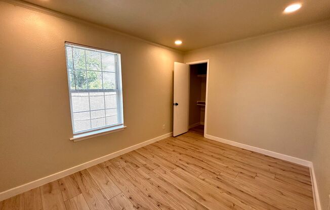 8 beds, 3 baths, $10,400, Unit House