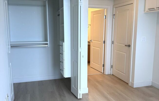 3 beds, 2 baths, $4,500, Unit # 3909