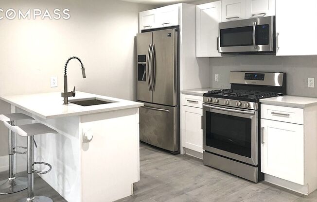 2 beds, 1 bath, 887 sqft, $3,000, Unit 1