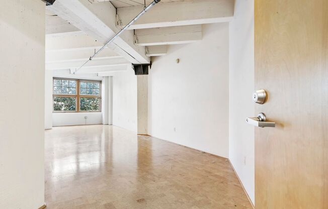 Marshall Wells - North facing Pearl District Loft w/parking/storage/ac