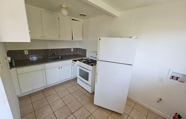 2 beds, 1 bath, $1,995