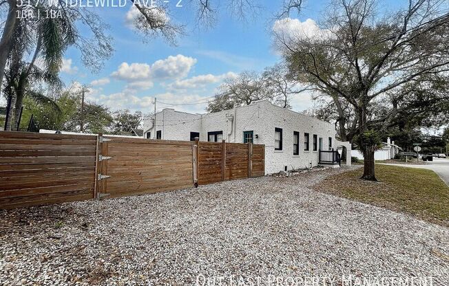 517 W IDLEWILD AVE