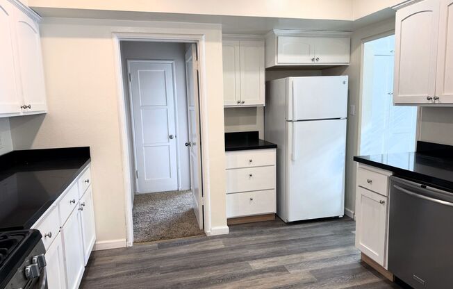 219   Dunsmuir Apartments